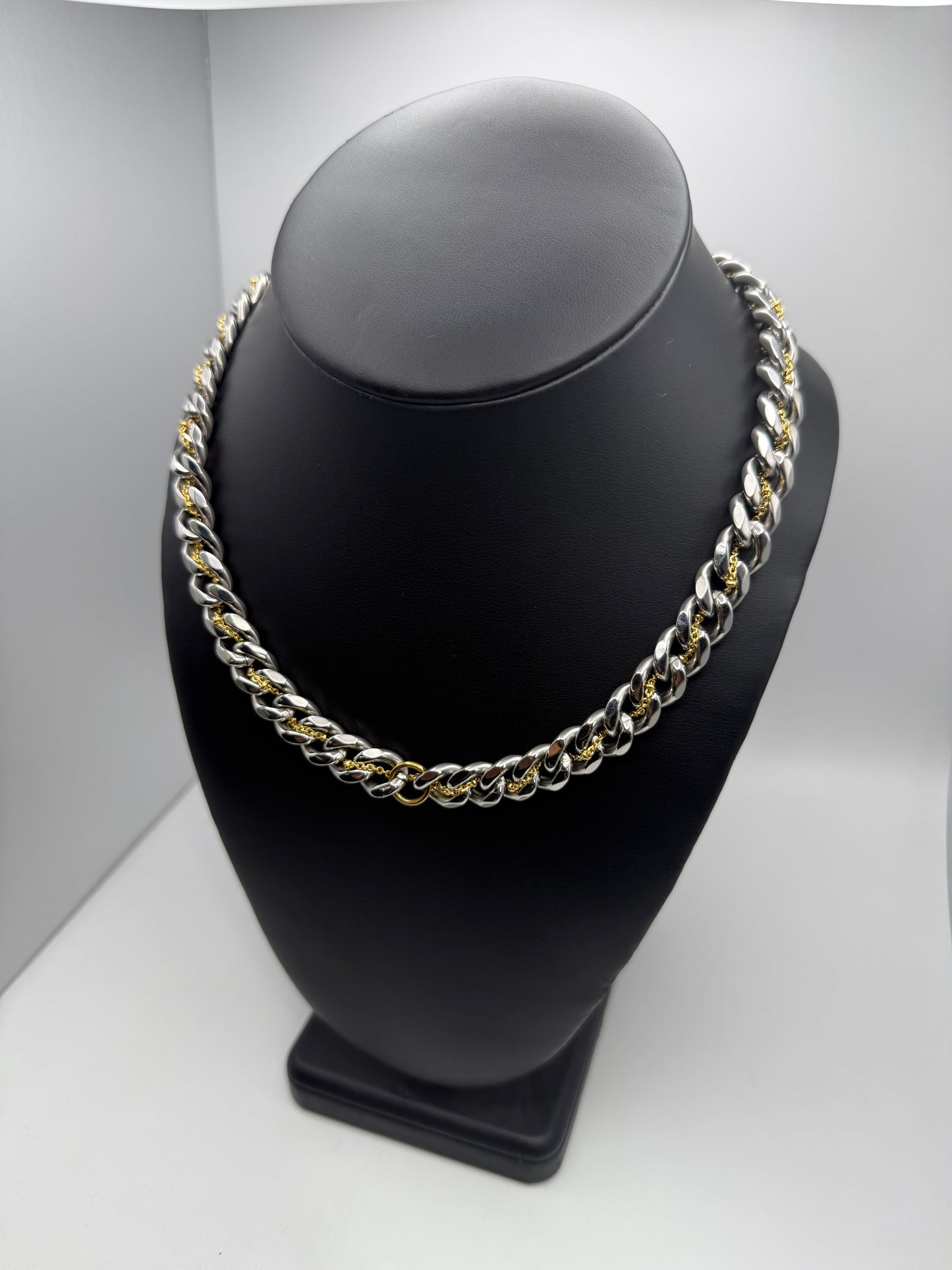 Chill Intertwined Necklace