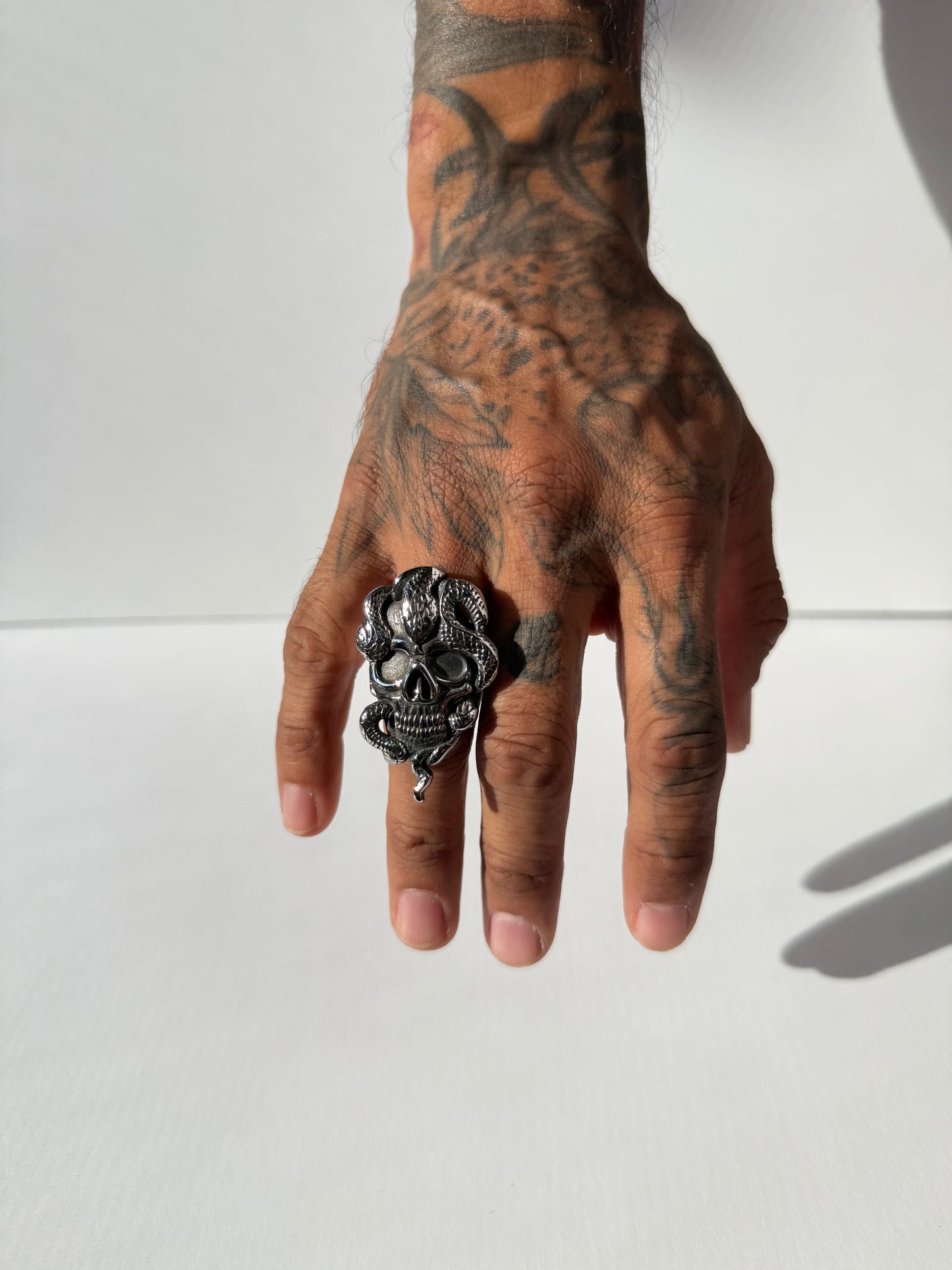 MEDUSAS GRAVE RING