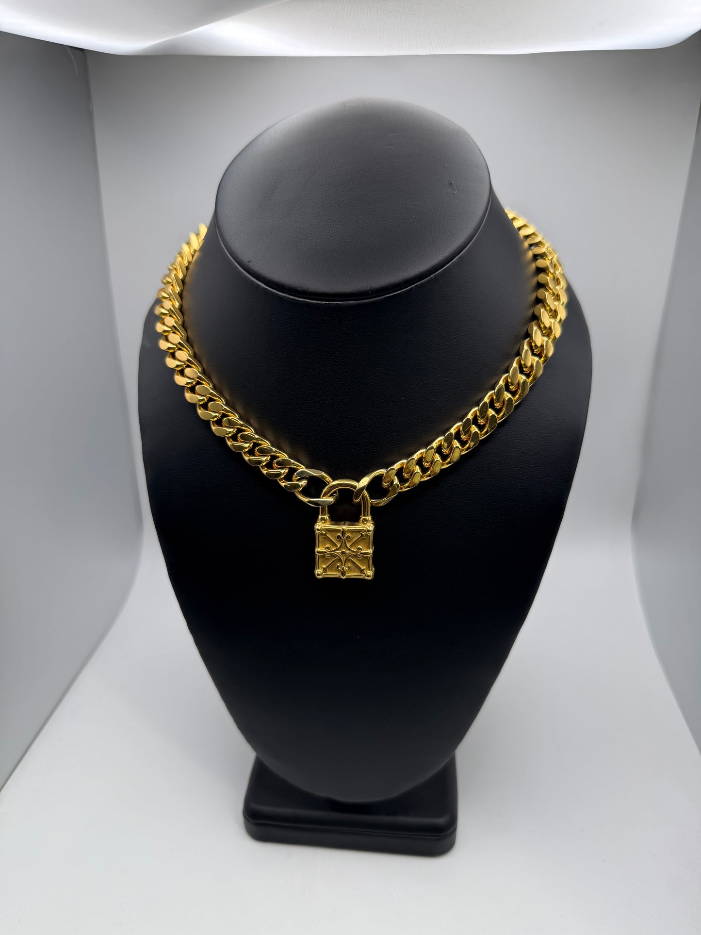 Gold Interlocked Necklace