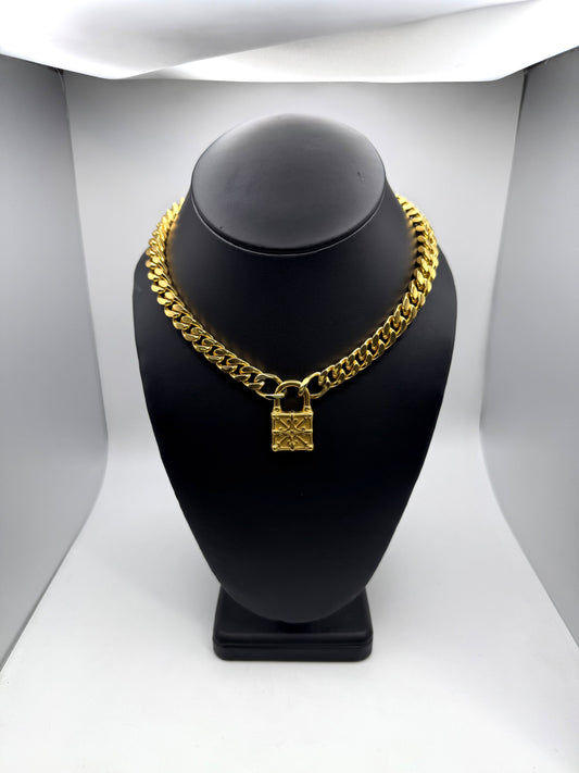 Gold Interlocked Necklace