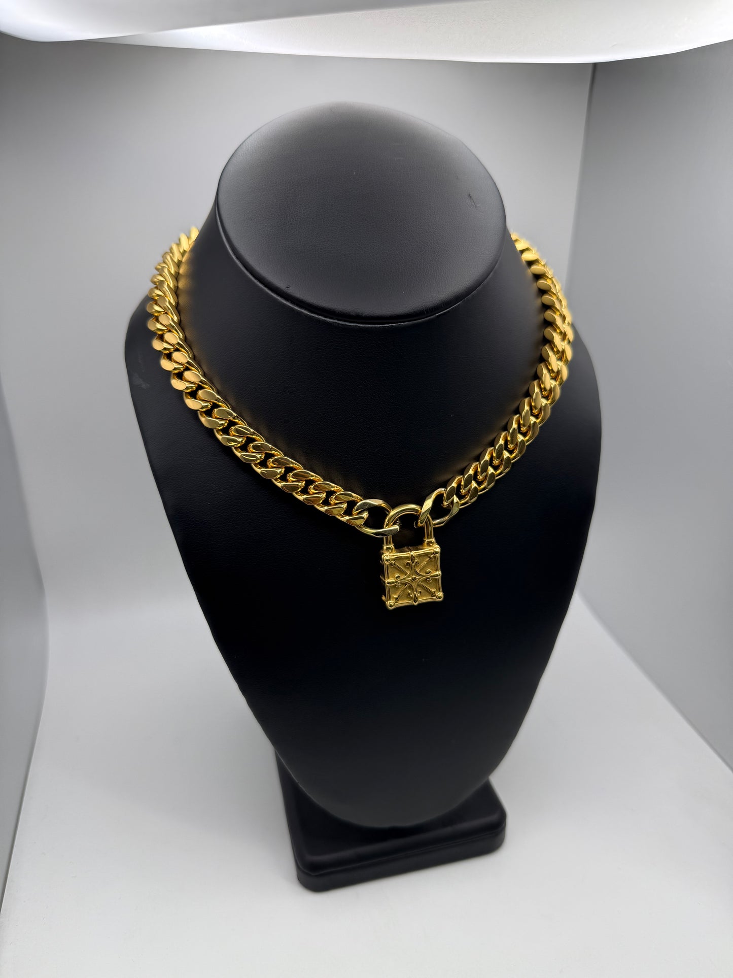 Gold Interlocked Necklace