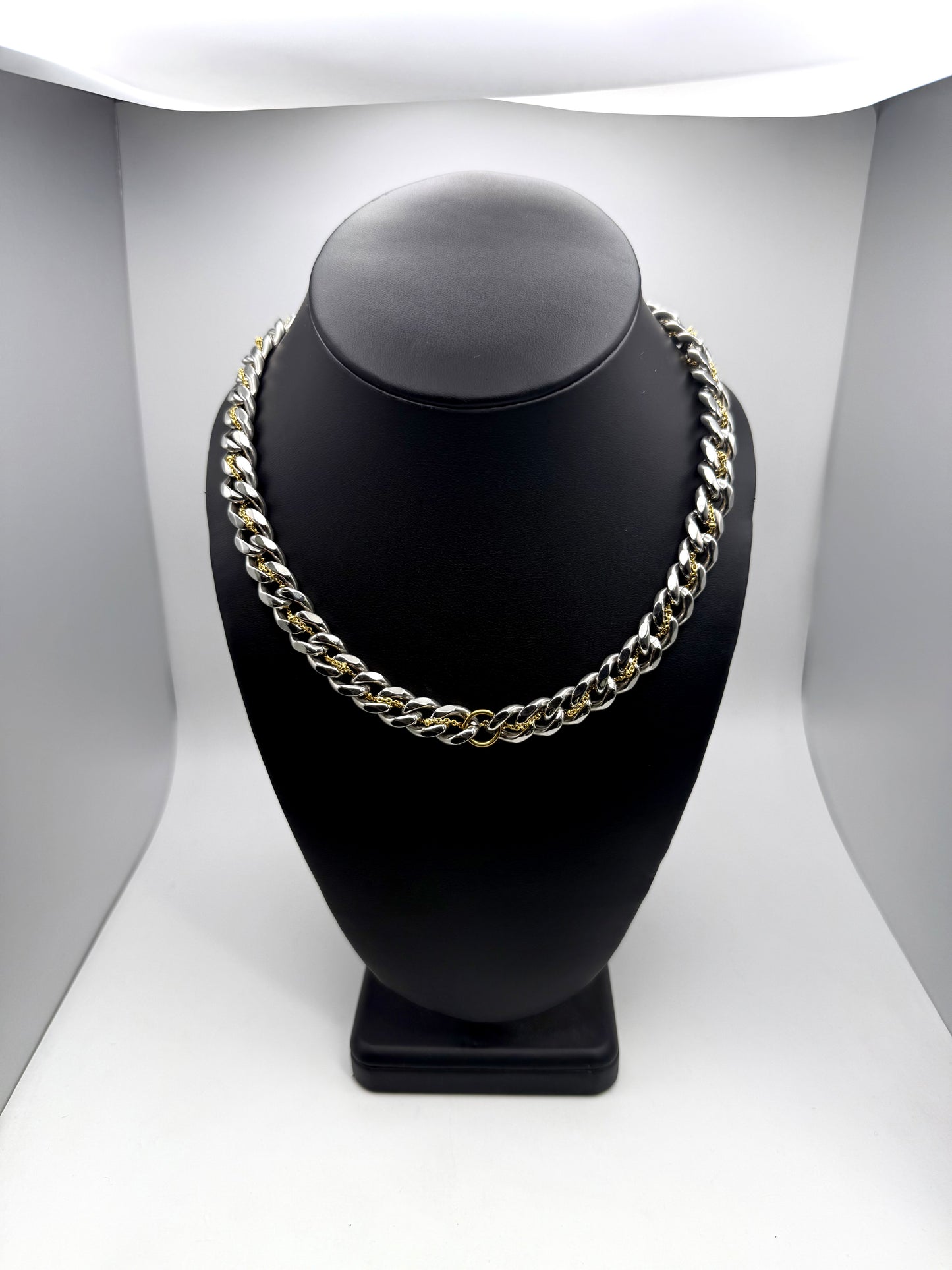 Chill Intertwined Necklace