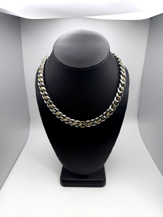 Chill Intertwined Necklace