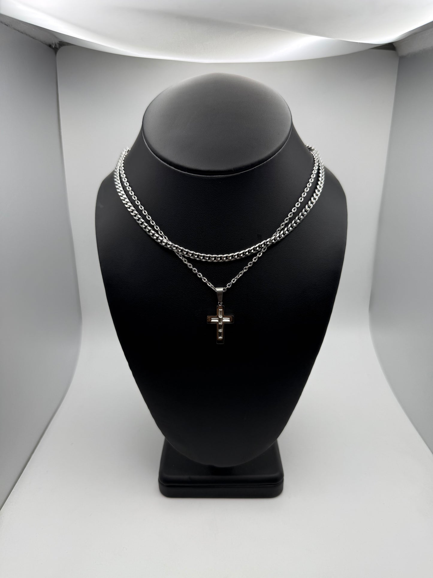 V1 Dainty & Silver Necklaces