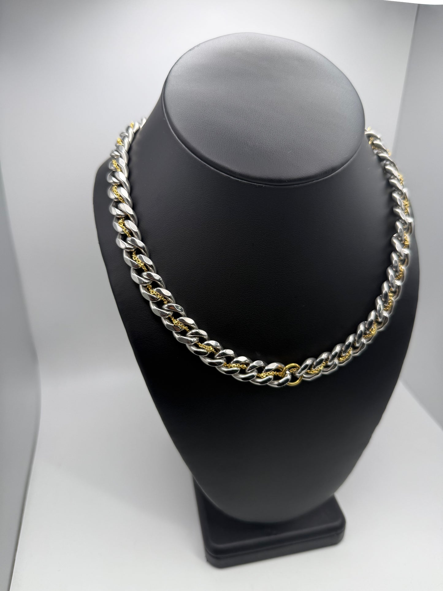 Chill Intertwined Necklace